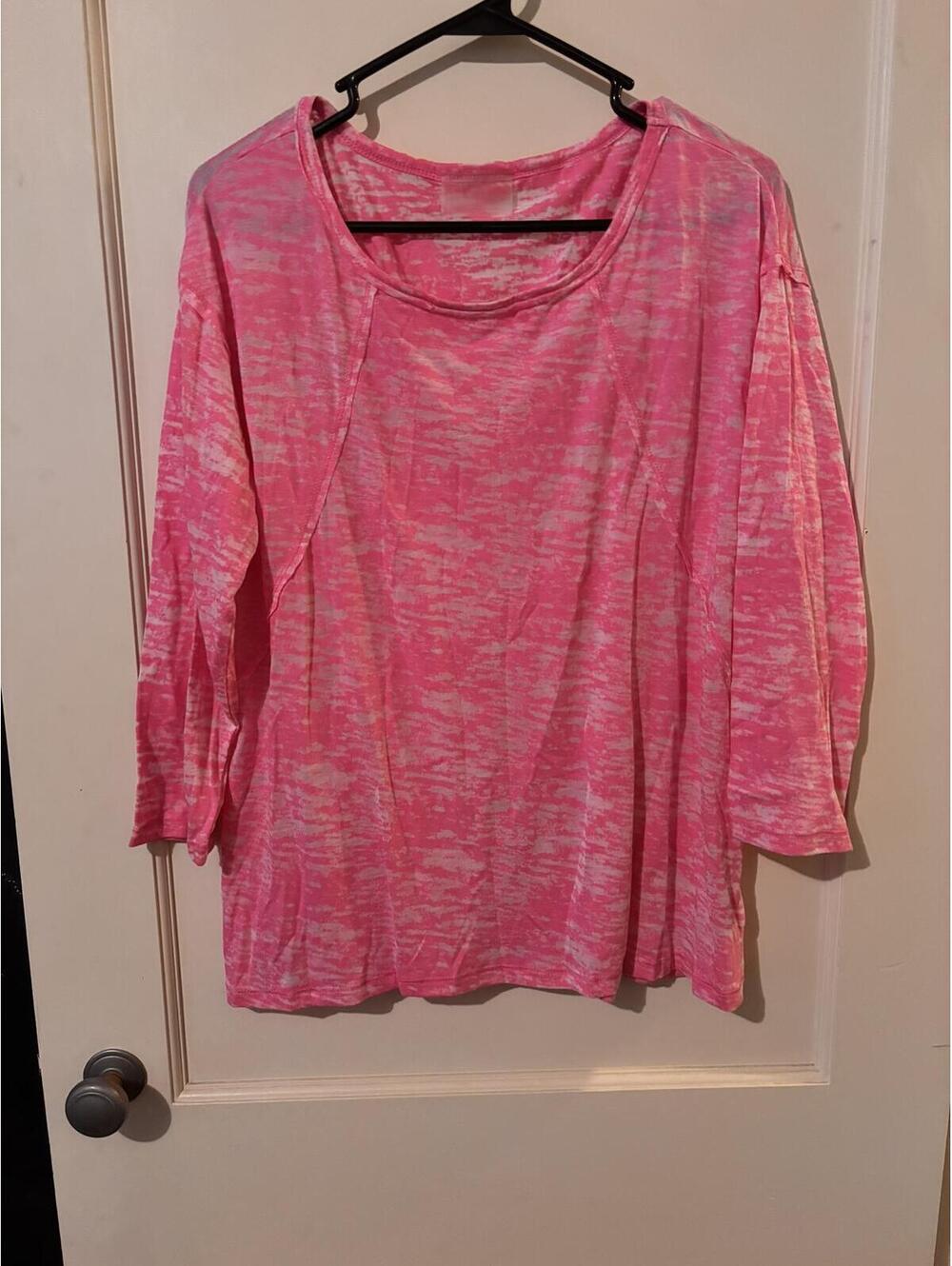Betsey Johnson Pink and White Patterned 3/4 Sleeve Top Size Large